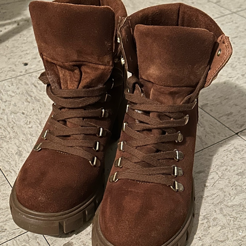 Brown Steve Madden hiking boots size 8